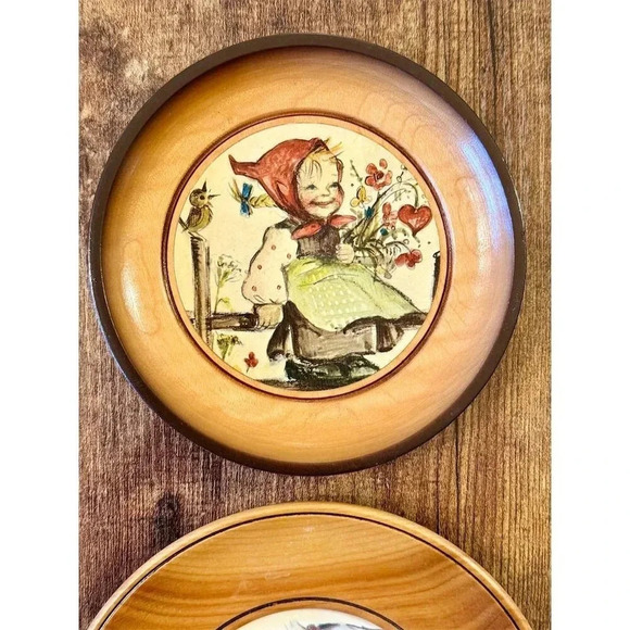 Vintage Hummel Wooden Wall Plate Set Mid 20th Century Brown Decor - Picture 3 of 6